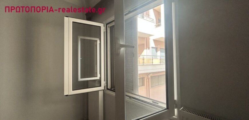 Λαμια-Κεντρο Ενοικιαζεται διαμερισμα 64τμ,2ου οροφου,πεντε λεπτα απο τισ πλατειες και αμεσα προσβασιμο σε συγκοινωνιες.