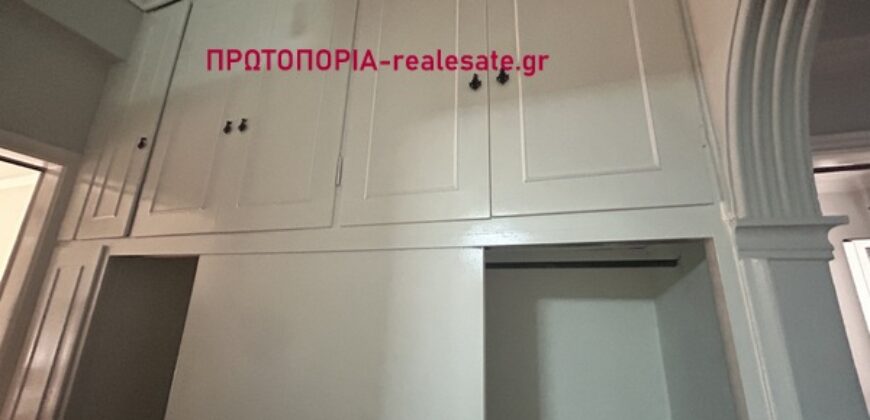 Λαμια-Κεντρο Ενοικιαζεται διαμερισμα 64τμ,2ου οροφου,πεντε λεπτα απο τισ πλατειες και αμεσα προσβασιμο σε συγκοινωνιες.