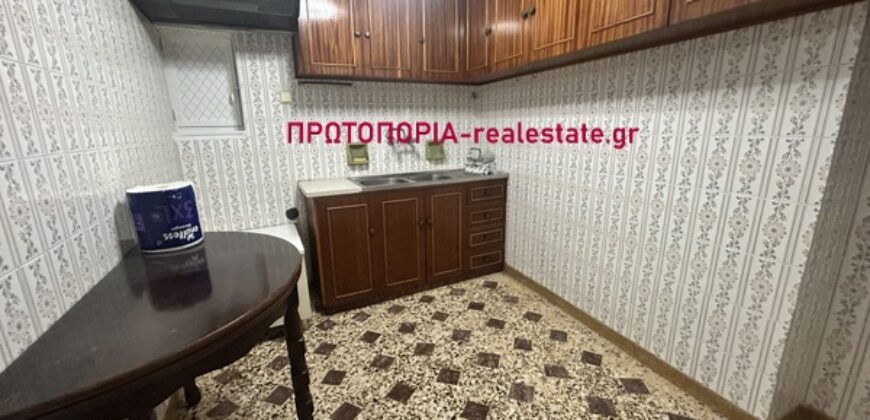 Λαμια-Κεντρο Ενοικιαζεται διαμερισμα 64τμ,2ου οροφου,πεντε λεπτα απο τισ πλατειες και αμεσα προσβασιμο σε συγκοινωνιες.