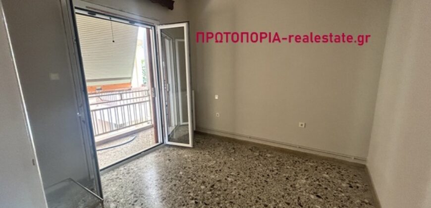 Λαμια-Κεντρο Ενοικιαζεται διαμερισμα 64τμ,2ου οροφου,πεντε λεπτα απο τισ πλατειες και αμεσα προσβασιμο σε συγκοινωνιες.
