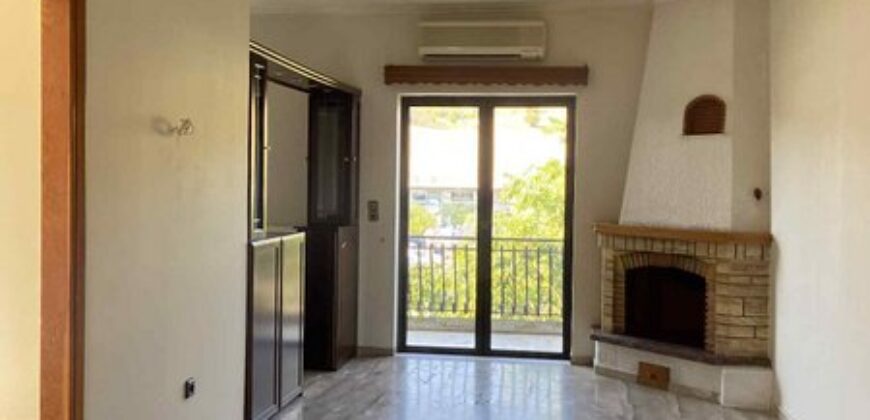 Λαμια-Ενοικιαζεται στη Καλυβιων διαμερισμα 90τμ 2ου οροφου.