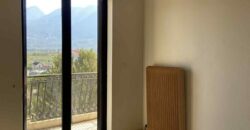 Λαμια-Ενοικιαζεται στη Καλυβιων διαμερισμα 90τμ 2ου οροφου.