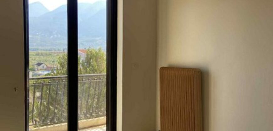 Λαμια-Ενοικιαζεται στη Καλυβιων διαμερισμα 90τμ 2ου οροφου.