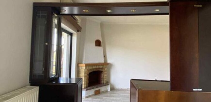 Λαμια-Ενοικιαζεται στη Καλυβιων διαμερισμα 90τμ 2ου οροφου.