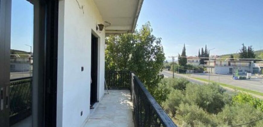 Λαμια-Ενοικιαζεται στη Καλυβιων διαμερισμα 90τμ 2ου οροφου.