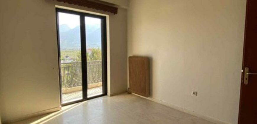 Λαμια-Ενοικιαζεται στη Καλυβιων διαμερισμα 90τμ 2ου οροφου.