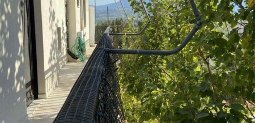 Λαμια-Ενοικιαζεται στη Καλυβιων διαμερισμα 90τμ 2ου οροφου.