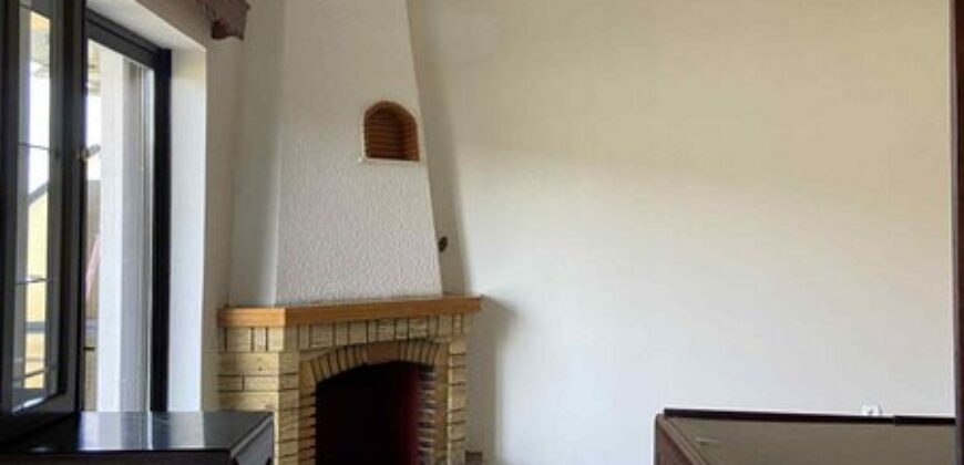 Λαμια-Ενοικιαζεται στη Καλυβιων διαμερισμα 90τμ 2ου οροφου.