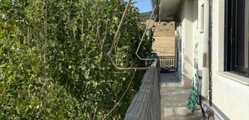 Λαμια-Ενοικιαζεται στη Καλυβιων διαμερισμα 90τμ 2ου οροφου.