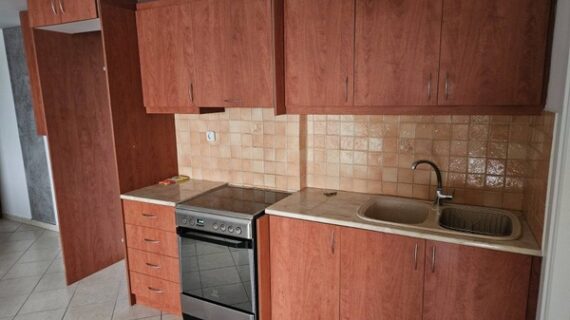 Λαμια-Κεντρο Με Αποκλειστικοτητα,Ενοικιαζεται 3αρι 60 τ.2006 με παρκινκ Μερικως Επιπλωμενο.