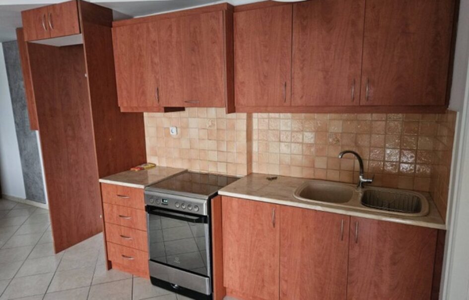 Λαμια-Κεντρο Με Αποκλειστικοτητα,Ενοικιαζεται 3αρι 60 τ.2006 με παρκινκ Μερικως Επιπλωμενο.