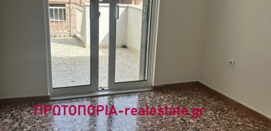 ΕΝΟΙΚΙΑΖΕΤΑΙ δυαρι 60 τμ στο Κεντρο της Λαμιας