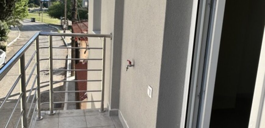 προς ενοικίαση εξαιρετικής κατασκευής νεόδμητο διαμέρισμα, έτους κατασκευής 2026, συνολικής επιφάνειας 70 τ.μ., στον 1ο όροφο, σε προνομιακή παραθαλάσσια τοποθεσία του Δήμου Στυλίδας.