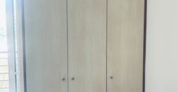 Λαμία – Παγκράτι ενοικιάζεται πλήρως επιπλωμένο στούντιο 1ου ορόφου, επιφάνειας 20 τ.μ., κατασκευής 2008, σε εξαιρετική τοποθεσία με ανοιχτωσιά και όμορφη θέα, καθώς βλέπει σε πάρκο.
