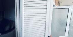 Λαμία – Παγκράτι ενοικιάζεται πλήρως επιπλωμένο στούντιο 1ου ορόφου, επιφάνειας 20 τ.μ., κατασκευής 2008, σε εξαιρετική τοποθεσία με ανοιχτωσιά και όμορφη θέα, καθώς βλέπει σε πάρκο.