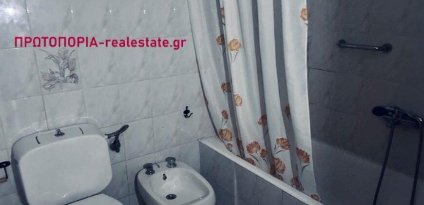 Λαμία – Κέντρο ενοικιάζεται διαμέρισμα 2ου ορόφου, επιφάνειας 81 τ.μ., σε ιδιαίτερα προνομιακή και κεντρική τοποθεσία της πόλης