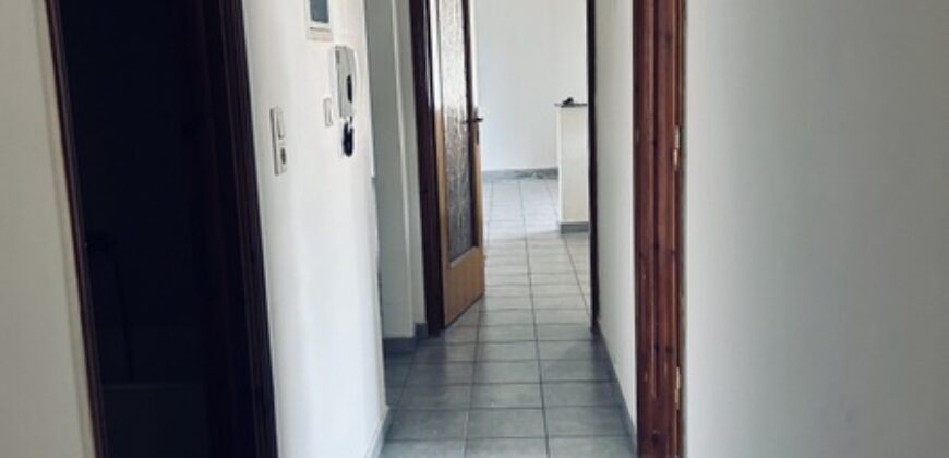 Λαμία – Κέντρο ενοικιάζεται διαμέρισμα 2ου ορόφου, επιφάνειας 81 τ.μ., σε ιδιαίτερα προνομιακή και κεντρική τοποθεσία της πόλης