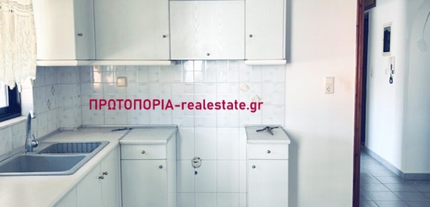 Λαμία – Κέντρο ενοικιάζεται διαμέρισμα 2ου ορόφου, επιφάνειας 81 τ.μ., σε ιδιαίτερα προνομιακή και κεντρική τοποθεσία της πόλης