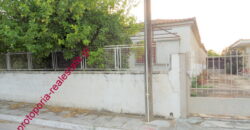 ΟΙΚΟΠΕΔΟ ΜΕ ΜΟΝΟΚΑΤΟΙΚΙΑ ΚΑΙ ΑΠΟΘΗΚΗ