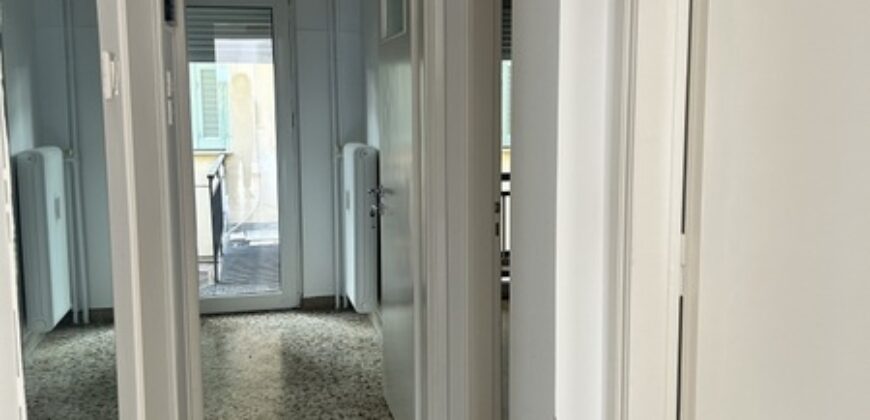 ΣΤΟ ΚΕΝΤΡΟ ΤΗΣ ΛΑΜΙΑΣ ΕΝΟΙΚΙΑΖΕΤΑΙ ΔΙΑΜΕΡΙΣΜΑ 75 τ.μ.